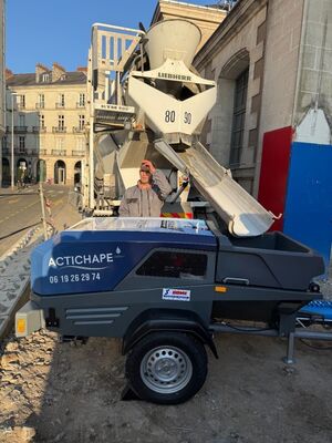 Renversement béton dans la pompe à chape